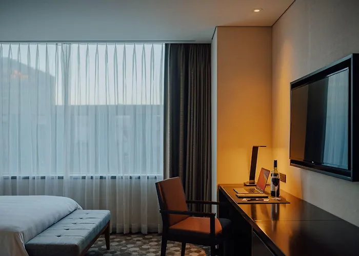 Lotte Myeongdong Hotel 4*