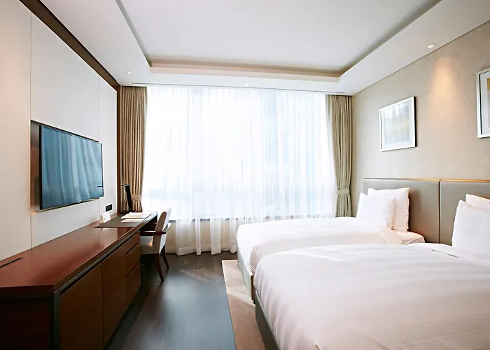 Lotte Myeongdong Hotel 4*