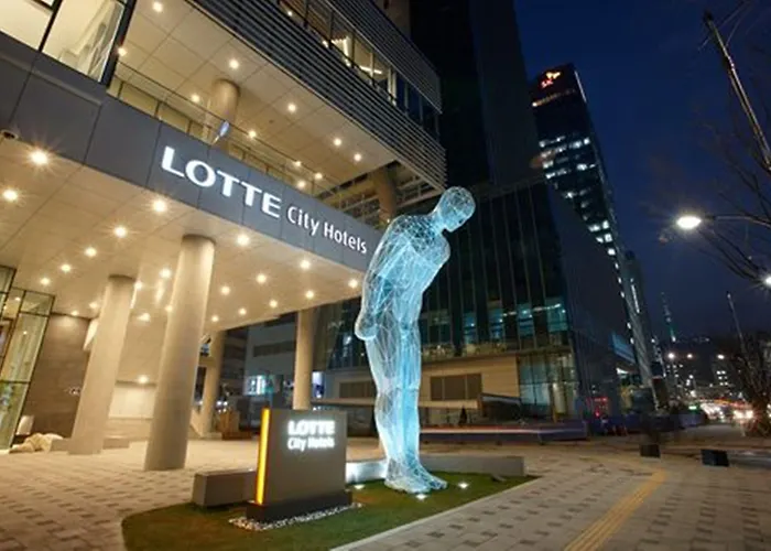 Lotte Myeongdong Hotel 4*